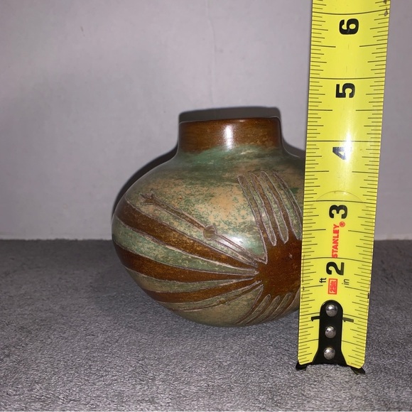 Brown Pottery Studio Art Vase Signed Julio  Flores Chulucanas PERU - Nazca Lines - Picture 6 of 7